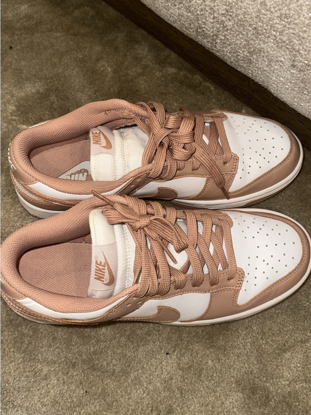 Nike size 8 Women’s Low-Top Sneakers in Blush Pink and White